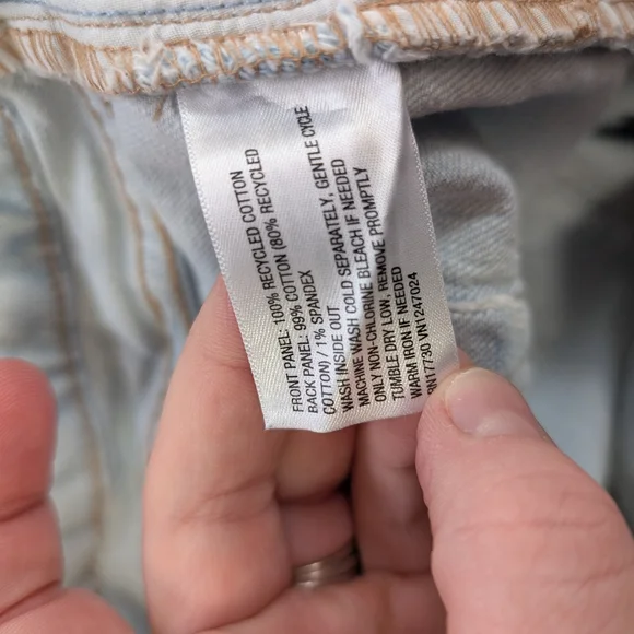 Light Wash distressed Wild Fable High-rise Tapered Jeans.Size 14 - Picture 4 of 9